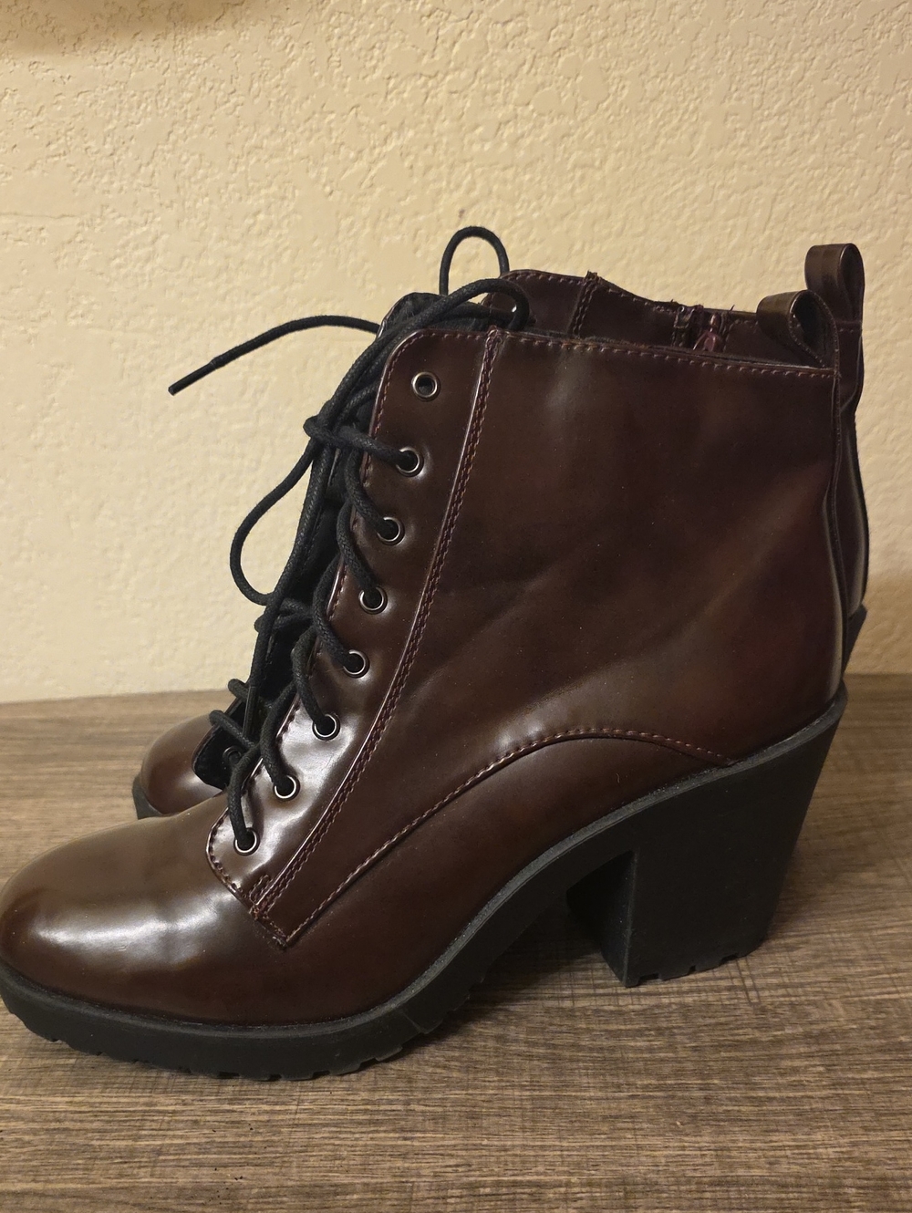 Soda Cherry Brown Lace-Up Chunky Heel Ankle Boots Size 10